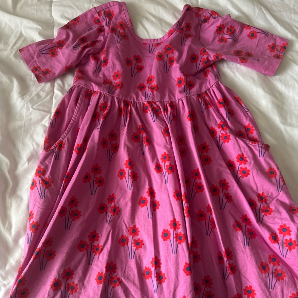 Hanna Andersson Skater Dress with Red Floral Print size 120(6-7)